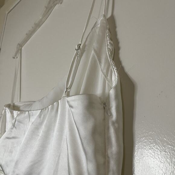 NEW! Selfie Leslie Taking Bets One Shoulder Satin Midi cutout Dress White Medium - Picture 14 of 14